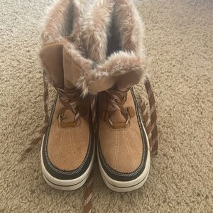 Universal Thread Boots Size 7